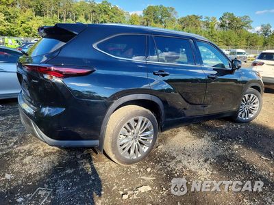 Trzecie zdjęcie samochodu z tyłu: 2026 TOYOTA HIGHLANDER HYBRID PLATINUM VIN:5TDEBRCH0TS702911 - miniatura