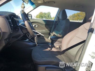 Zdjęcie 7 z 13 samochodu: 2017 KIA SOUL BASE VIN:KNDJN2A28H7442240 - miniatura