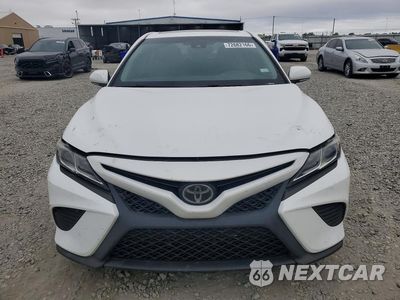 Piąte zdjęcie samochodu w środku: 2018 TOYOTA CAMRY SE VIN:4T1B11HKXJU128611 - miniatura