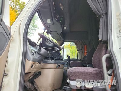 Zdjęcie 7 z 14 samochodu: 2015 FREIGHTLINER CASCADIA SEMI TRUCK VIN:3AKJGLBG4FSGK0126 - miniatura