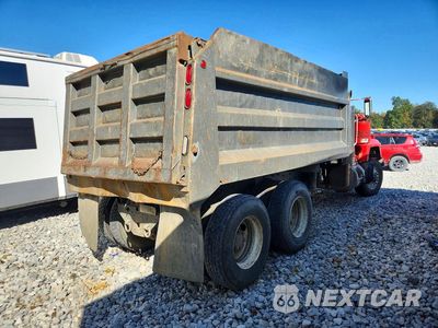Trzecie zdjęcie samochodu z tyłu: 2001 MACK RB688S DUMP TRUCK VIN:1M2P324C11M060686 - miniatura