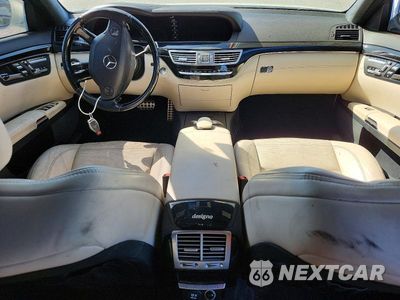 Zdjęcie 8 z 13 samochodu: 2009 MERCEDES-BENZ S 63 AMG VIN:WDDNG77X79A273009 - miniatura