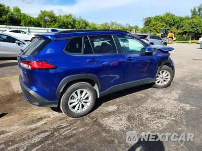 Trzecie zdjęcie samochodu z tyłu: 2024 TOYOTA COROLLA CROSS LE VIN:7MUCAAAGXRV081567 - miniatura