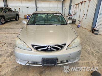 Piąte zdjęcie samochodu w środku: 2005 TOYOTA CAMRY LE VIN:4T1BE32K35U070002 - miniatura