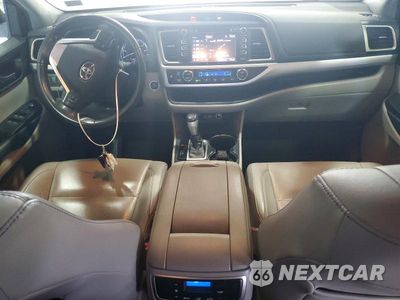 Zdjęcie 8 z 13 samochodu: 2019 TOYOTA HIGHLANDER XLE VIN:5TDJZRFH6KS619231 - miniatura