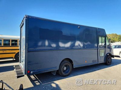 Trzecie zdjęcie samochodu z tyłu: 2021 FORD F59 DELIVERY TRUCK VIN:1F65F5KN6M0A04881 - miniatura