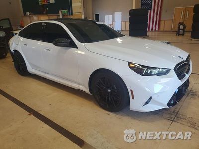 Czwarte zdjęcie samochodu z boku: 2026 BMW M5 VIN:WBS83FK08TCU92153 - miniatura