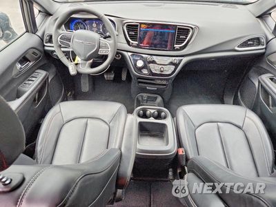 Zdjęcie 8 z 13 samochodu: 2025 CHRYSLER PACIFICA SELECT VIN:2C4RC1BG7SR542560 - miniatura
