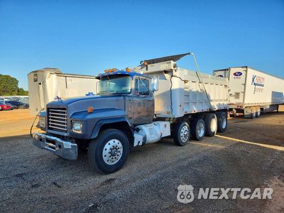 2001 MACK RD688S DUMP TRUCK 1M2P267C01M055503 - główne zdjęcie licytacji z USA - miniatura
