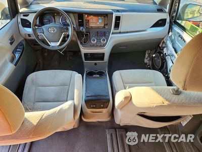Zdjęcie 8 z 14 samochodu: 2020 TOYOTA SIENNA LE VIN:5TDKZ3DC8LS036024 - miniatura