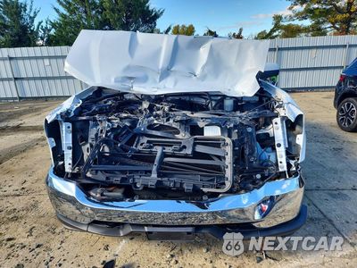 Piąte zdjęcie samochodu w środku: 2018 CHEVROLET SILVERADO K1500 LT VIN:1GCVKREC6JZ191833 - miniatura