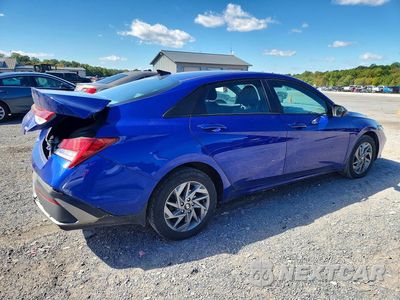 Trzecie zdjęcie samochodu z tyłu: 2024 HYUNDAI ELANTRA BLUE VIN:KMHLM4DJ9RU094490 - miniatura