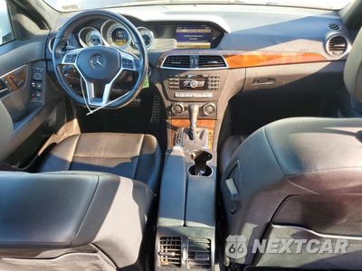 Zdjęcie 8 z 12 samochodu: 2012 MERCEDES-BENZ C 300 4MATIC VIN:WDDGF8BB8CR208384 - miniatura