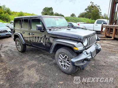 Czwarte zdjęcie samochodu z boku: 2025 JEEP WRANGLER SAHARA VIN:1C4PJXENXSW500823 - miniatura