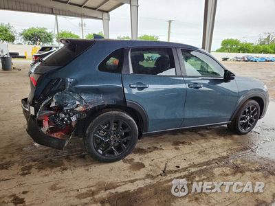 Trzecie zdjęcie samochodu z tyłu: 2025 HONDA HR-V SPORT VIN:3CZRZ1H54SM716283 - miniatura