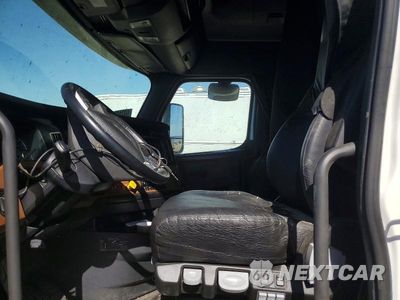 Zdjęcie 7 z 14 samochodu: 2024 FREIGHTLINER CASCADIA 126 SEMI TRUCK VIN:3AKJHHDR5RSUU3306 - miniatura