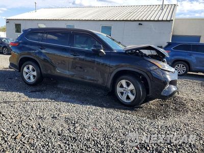Czwarte zdjęcie samochodu z boku: 2021 TOYOTA HIGHLANDER LE VIN:5TDZZRAH6MS051043 - miniatura