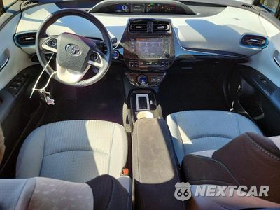 Zdjęcie 8 z 12 samochodu: 2018 TOYOTA PRIUS THREE VIN:JTDKARFU1J3063158 - miniatura