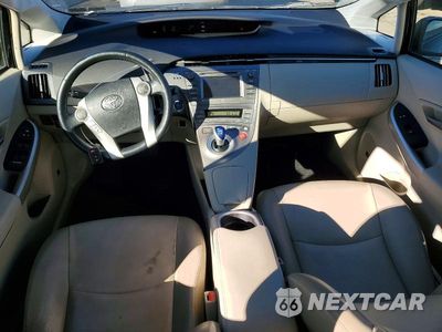 Zdjęcie 8 z 12 samochodu: 2014 TOYOTA PRIUS FOUR VIN:JTDKN3DU6E0388948 - miniatura