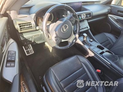 Zdjęcie 8 z 12 samochodu: 2016 LEXUS RC 350 VIN:JTHSE5BC8G5006266 - miniatura