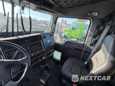 Piąte zdjęcie samochodu w środku: 2020 KENWORTH W900 SEMI TRUCK VIN:1XKWD49X4LR356803 - miniatura
