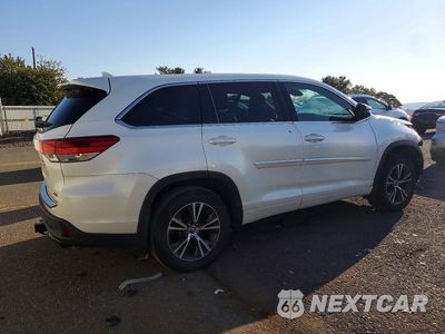Trzecie zdjęcie samochodu z tyłu: 2017 TOYOTA HIGHLANDER LE PLUS VIN:5TDBZRFH0HS445931 - miniatura