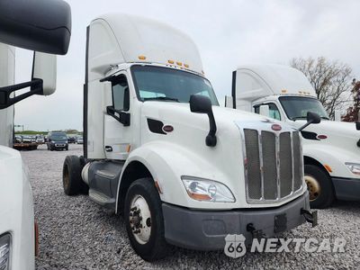 Czwarte zdjęcie samochodu z boku: 2016 PETERBILT 579 SEMI TRUCK VIN:1XPBA48X4GD361697 - miniatura