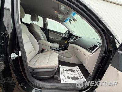 Piąte zdjęcie samochodu w środku: 2016 HYUNDAI TUCSON SE VIN:KM8J23A46GU196073 - miniatura