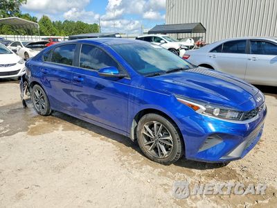 Czwarte zdjęcie samochodu z boku: 2023 KIA FORTE LXS VIN:3KPF24AD8PE678347 - miniatura