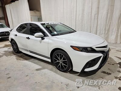 Czwarte zdjęcie samochodu z boku: 2021 TOYOTA CAMRY SE VIN:4T1T11BK1MU043108 - miniatura