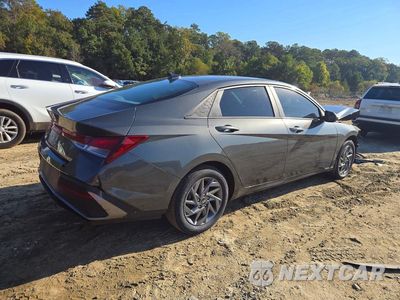 Trzecie zdjęcie samochodu z tyłu: 2024 HYUNDAI ELANTRA SEL VIN:KMHLM4DG2RU686818 - miniatura