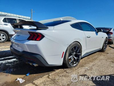Trzecie zdjęcie samochodu z tyłu: 2025 FORD MUSTANG GT VIN:1FA6P8CF7S5399778 - miniatura