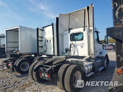 Trzecie zdjęcie samochodu z tyłu: 2019 KENWORTH T680 SEMI TRUCK VIN:1XKYA48XXKJ297076 - miniatura