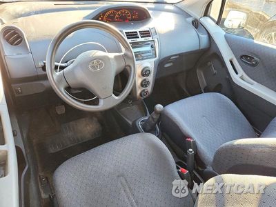 Zdjęcie 8 z 12 samochodu: 2010 TOYOTA YARIS BASE VIN:JTDJT4K34A5296753 - miniatura