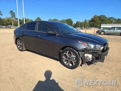 Czwarte zdjęcie samochodu z boku: 2019 KIA FORTE LXS VIN:3KPF24AD4KE076389 - miniatura