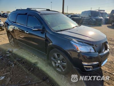 Czwarte zdjęcie samochodu z boku: 2017 CHEVROLET TRAVERSE LT VIN:1GNKVHKD4HJ225429 - miniatura