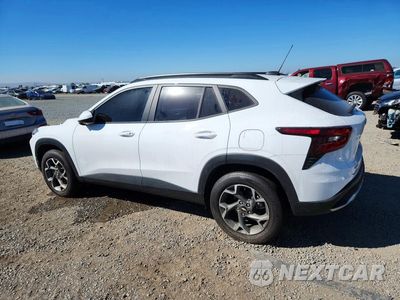 Drugie zdjęcie samochodu z przodu: 2025 CHEVROLET TRAX 1LT VIN:KL77LHEP6SC314325 - miniatura