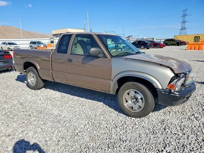 Czwarte zdjęcie samochodu z boku: 2002 GMC SONOMA VIN:1GTCS195328124683 - miniatura