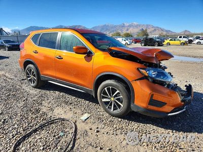 Czwarte zdjęcie samochodu z boku: 2017 NISSAN ROGUE S VIN:5N1AT2MV2HC733668 - miniatura