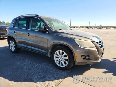 Czwarte zdjęcie samochodu z boku: 2010 VOLKSWAGEN TIGUAN S VIN:WVGAV7AX0AW508764 - miniatura