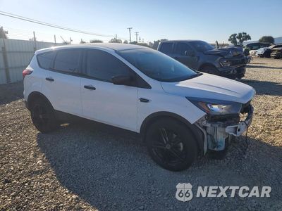 Czwarte zdjęcie samochodu z boku: 2019 FORD ESCAPE S VIN:1FMCU0F7XKUA72191 - miniatura