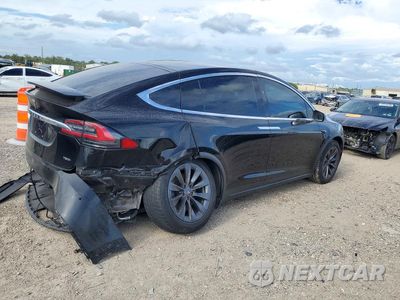 Trzecie zdjęcie samochodu z tyłu: 2018 TESLA MODEL X VIN:5YJXCBE29JF136366 - miniatura