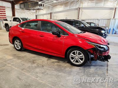 Czwarte zdjęcie samochodu z boku: 2018 CHEVROLET CRUZE LT VIN:1G1BE5SM3J7112266 - miniatura