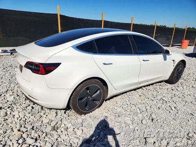 Trzecie zdjęcie samochodu z tyłu: 2019 TESLA MODEL 3 VIN:5YJ3E1EA9KF509403 - miniatura
