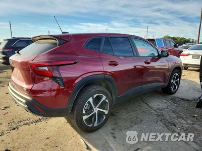 Trzecie zdjęcie samochodu z tyłu: 2024 CHEVROLET TRAX 1RS VIN:KL77LGE25RC158660 - miniatura