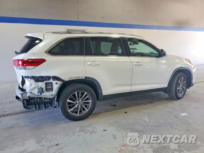 Trzecie zdjęcie samochodu z tyłu: 2019 TOYOTA HIGHLANDER XLE VIN:5TDJZRFH6KS619231 - miniatura