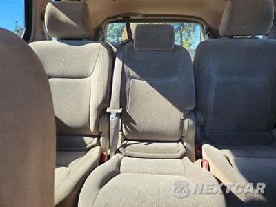 Zdjęcie 10 z 13 samochodu: 2004 TOYOTA SIENNA LE 8 PASSENGER VIN:5TDZA23C44S149066 - miniatura
