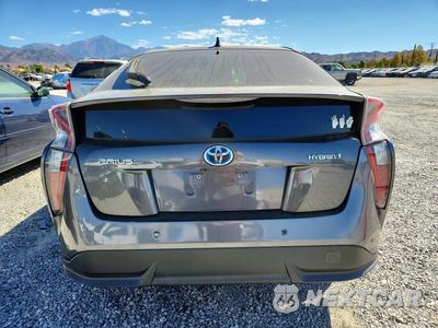 Zdjęcie 6 z 12 samochodu: 2017 TOYOTA PRIUS THREE TOURING VIN:JTDKARFU9H3044500 - miniatura