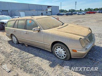 Czwarte zdjęcie samochodu z boku: 2001 MERCEDES-BENZ E 320 4MATIC VIN:WDBJH82J21X057423 - miniatura