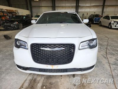 Piąte zdjęcie samochodu w środku: 2015 CHRYSLER 300 S VIN:2C3CCAGG6FH887531 - miniatura